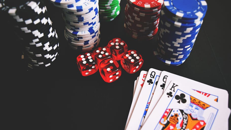 Mobile vs. Desktop Online Casinos: A Detailed Comparative Analysis